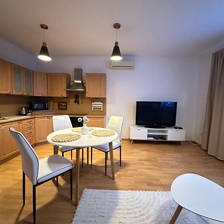 Modern & Cozy Apartment Near Hockey & Football Arena Bratislava Eksteriør billede