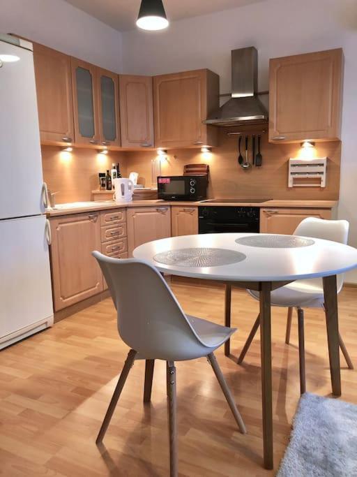 Modern & Cozy Apartment Near Hockey & Football Arena Bratislava Eksteriør billede