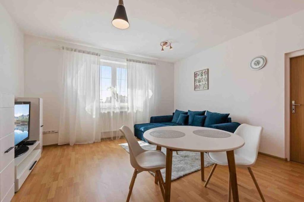 Modern & Cozy Apartment Near Hockey & Football Arena Bratislava Eksteriør billede