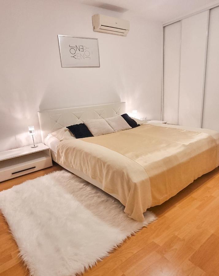 Modern & Cozy Apartment Near Hockey & Football Arena Bratislava Eksteriør billede